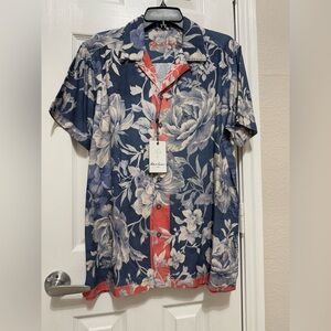 Robert Graham
Malta Classic Fit Button Down Camp Shirt in Navy color (Size S).